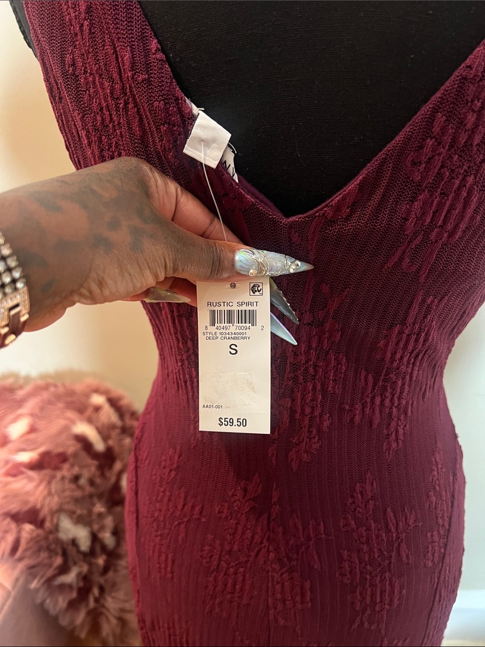 Sleeveless V-Neck Lace Maxi Dress in Burgundy - Picture 4 of 5